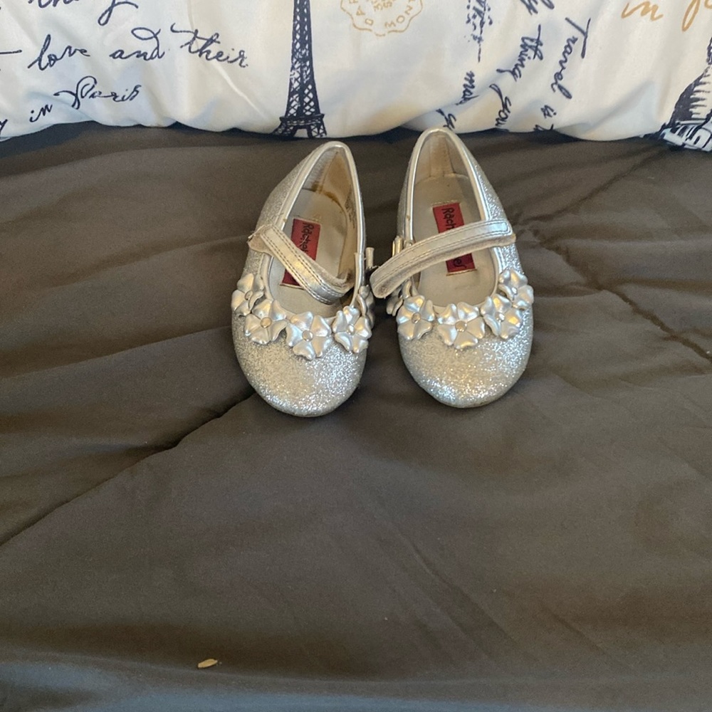Girls size 6 silver shoes